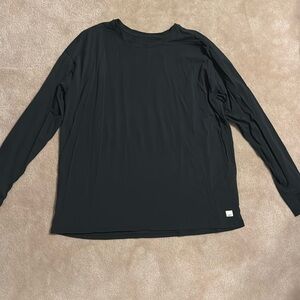 Vuori long sleeve feather tee. Black medium